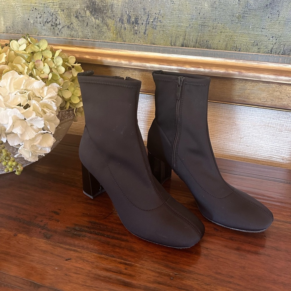 Donald Pliner Cattied bootie size 7.5